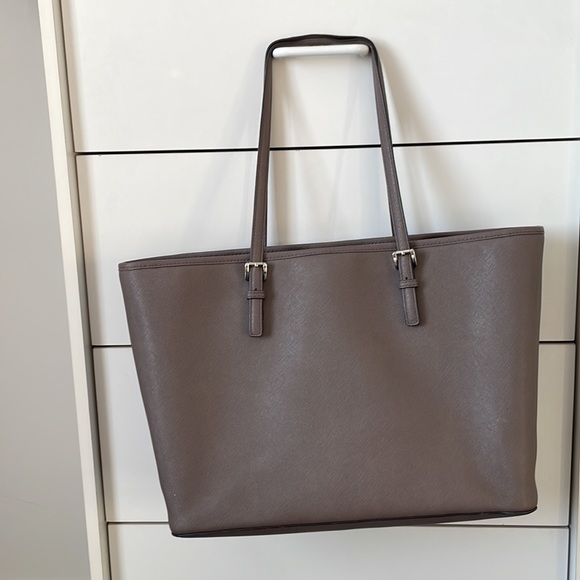 MICHAEL KORS Jet Set Travel Large macbook Saffiano Leather tote in taupe color - Picture 2 of 7